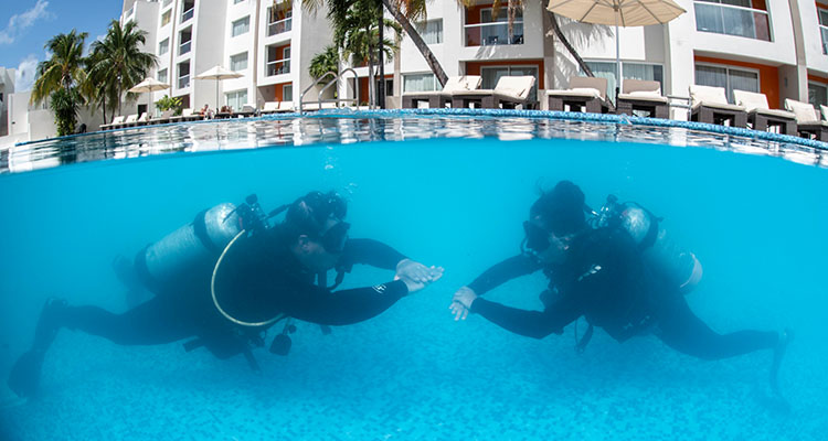 Scuba Diving Refresher Course in Cancun